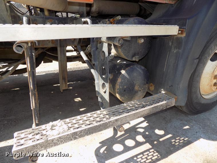 image for item DB8612 1995 Mack CH613 semi truck