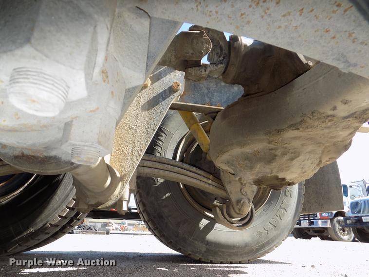 image for item DB8612 1995 Mack CH613 semi truck