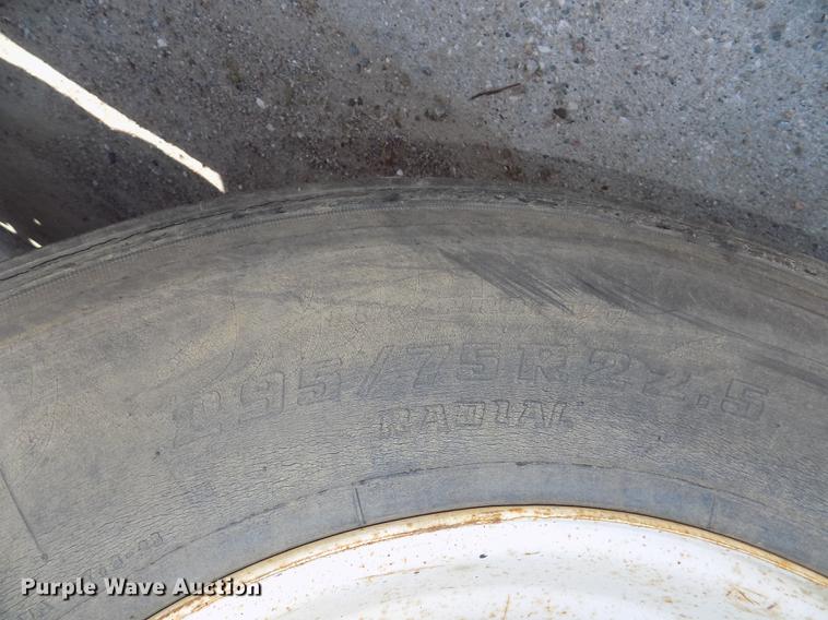 image for item DB8612 1995 Mack CH613 semi truck