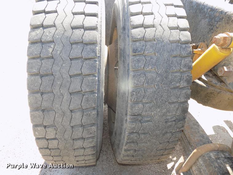 image for item DB8612 1995 Mack CH613 semi truck