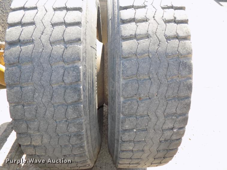 image for item DB8612 1995 Mack CH613 semi truck