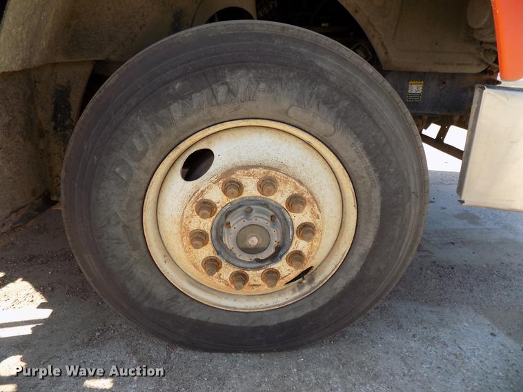 image for item DB8612 1995 Mack CH613 semi truck