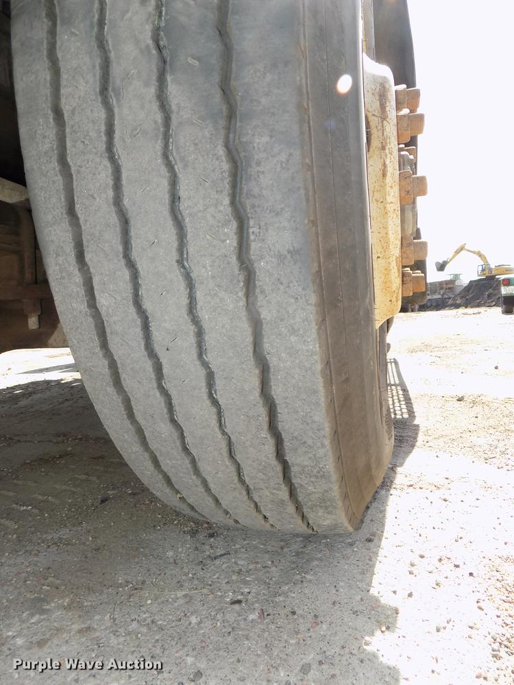 image for item DB8612 1995 Mack CH613 semi truck