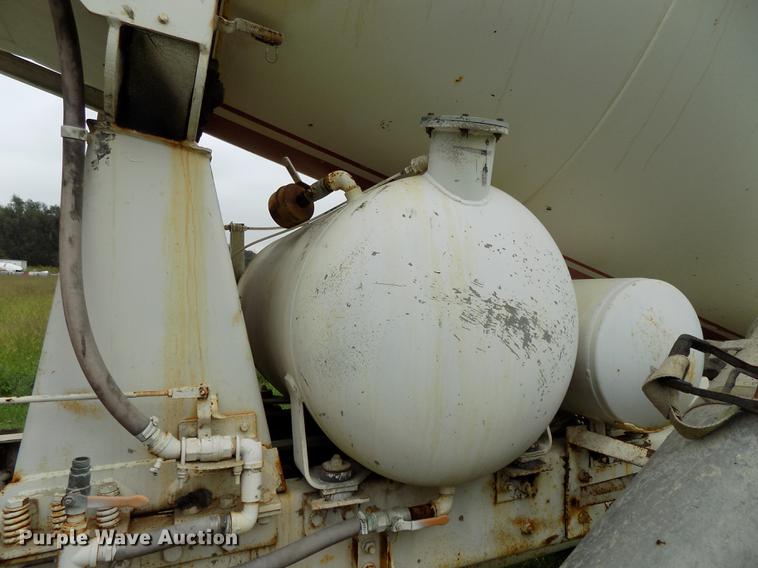 image for item DB8613 1999 Advance C10350A76811 ready mix truck