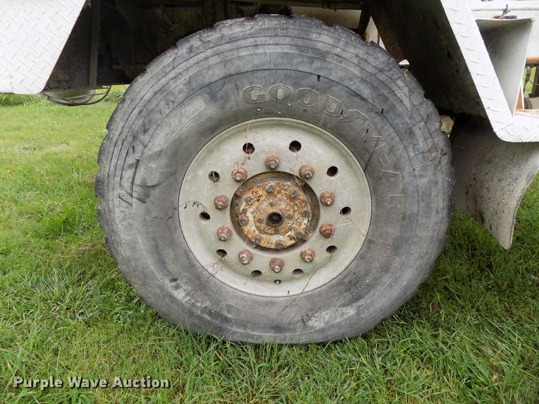 image for item DB8613 1999 Advance C10350A76811 ready mix truck