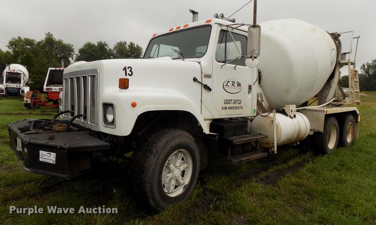 image for item DB8614 1987 International 2574 ready mix truck