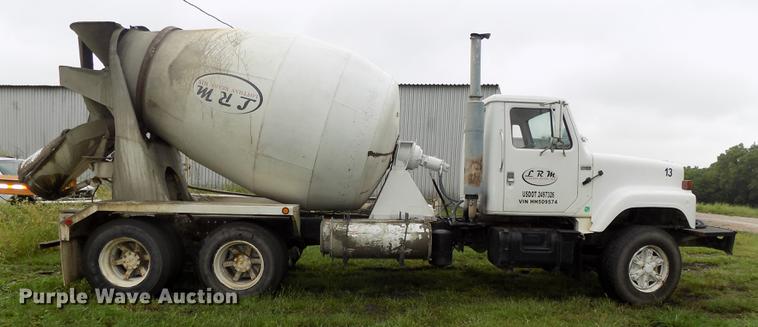 image for item DB8614 1987 International 2574 ready mix truck