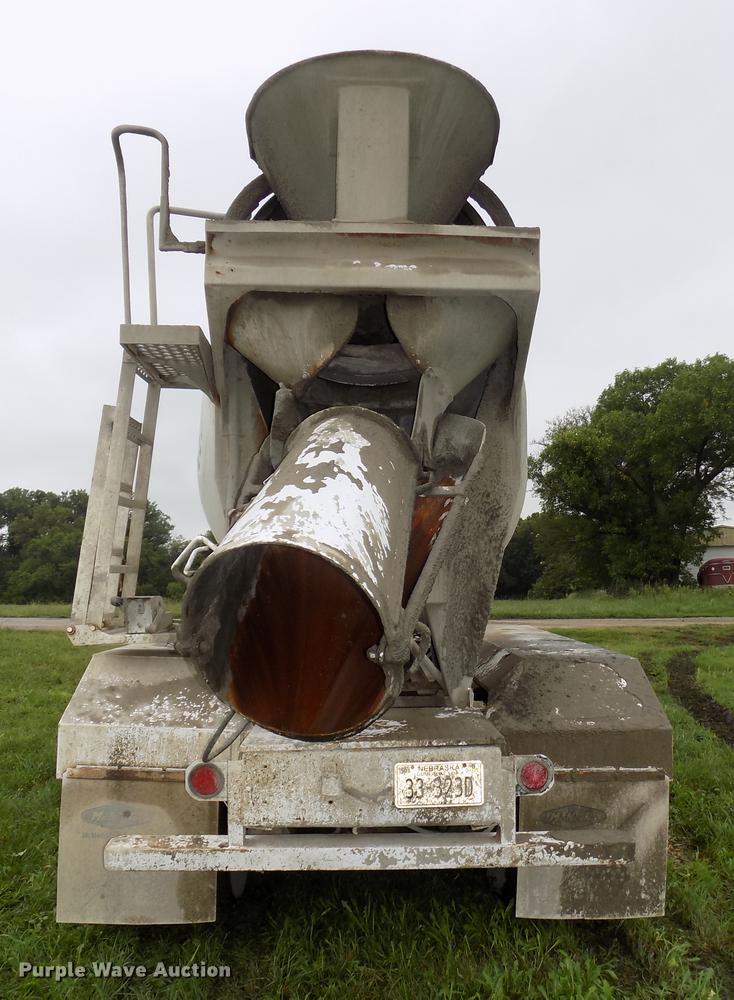 image for item DB8614 1987 International 2574 ready mix truck