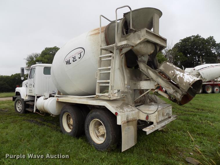 image for item DB8614 1987 International 2574 ready mix truck