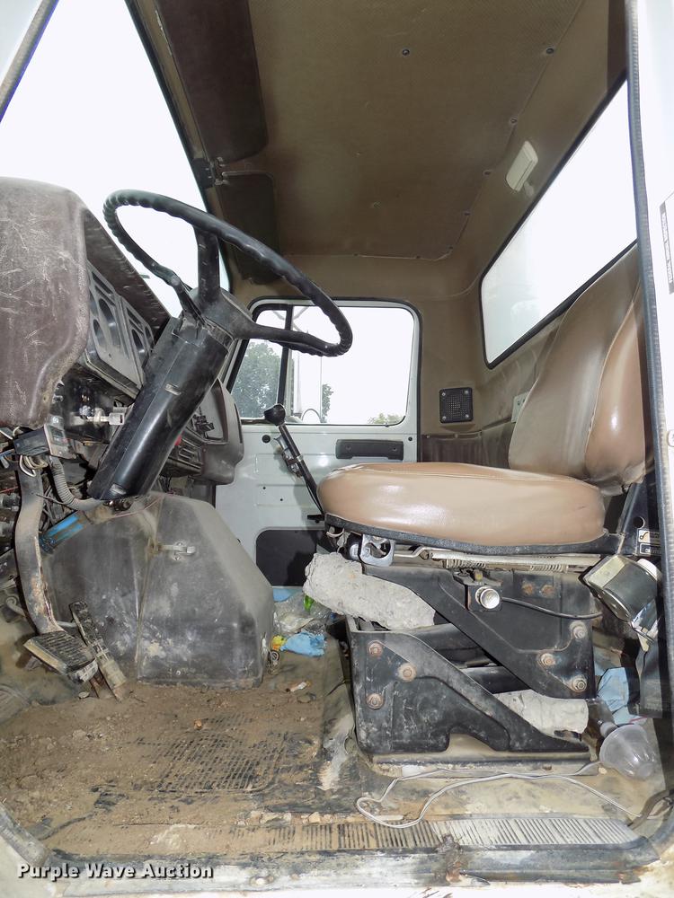 image for item DB8614 1987 International 2574 ready mix truck