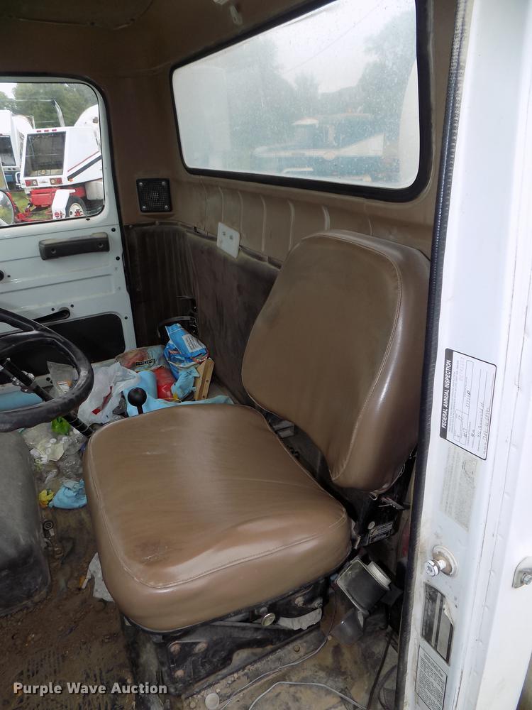 image for item DB8614 1987 International 2574 ready mix truck