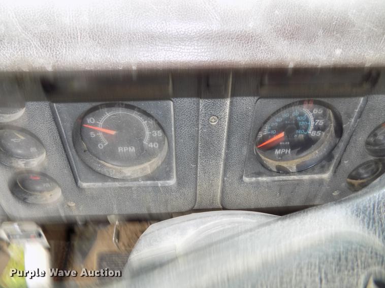 image for item DB8614 1987 International 2574 ready mix truck