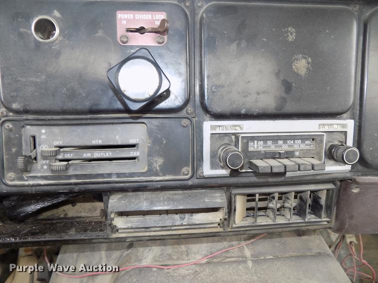 image for item DB8614 1987 International 2574 ready mix truck