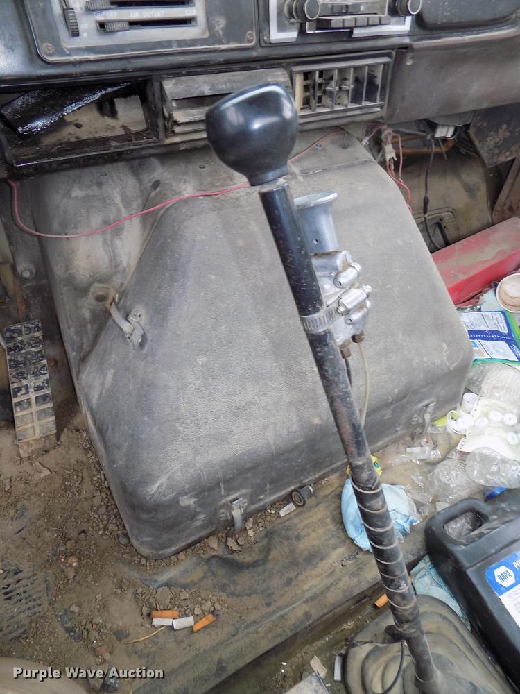 image for item DB8614 1987 International 2574 ready mix truck