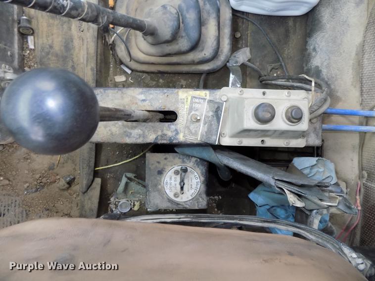 image for item DB8614 1987 International 2574 ready mix truck