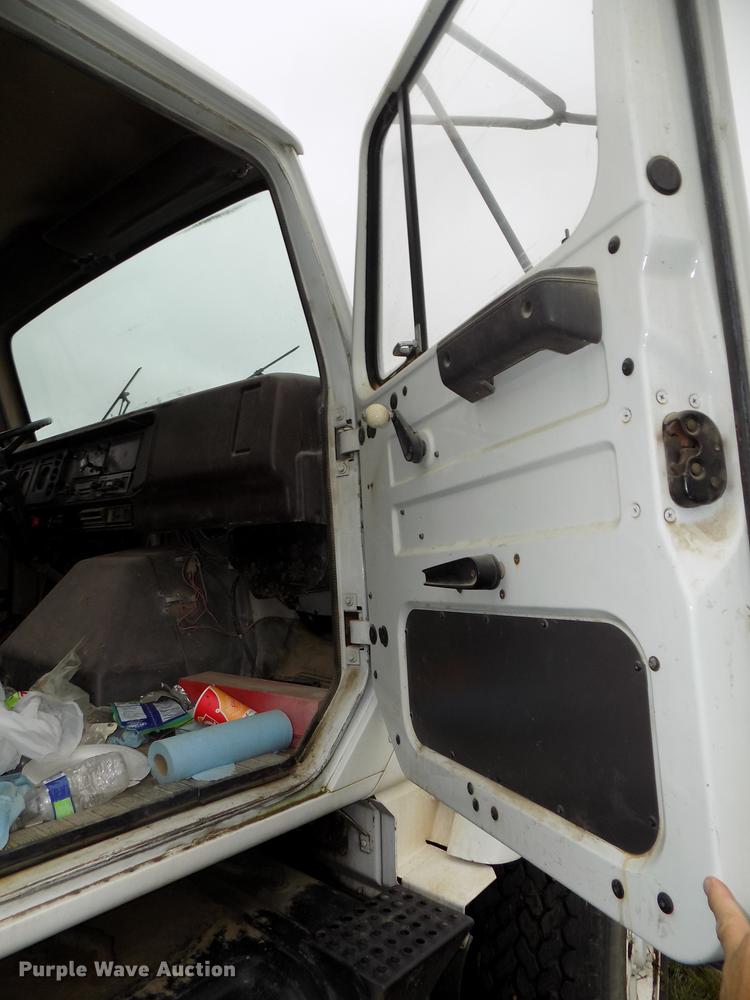 image for item DB8614 1987 International 2574 ready mix truck