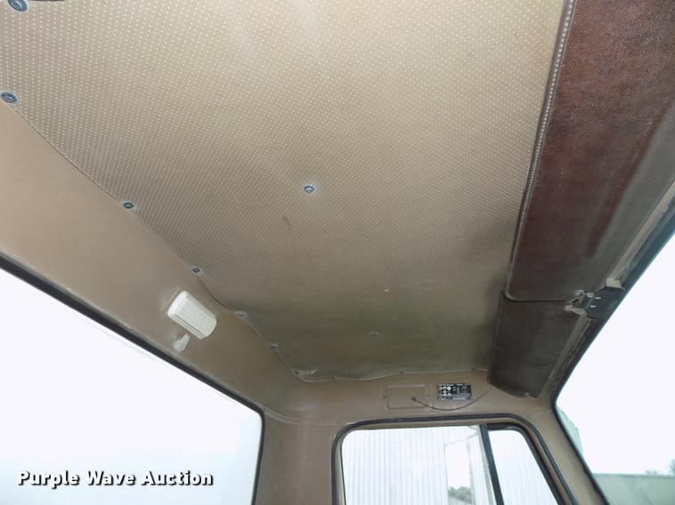 image for item DB8614 1987 International 2574 ready mix truck