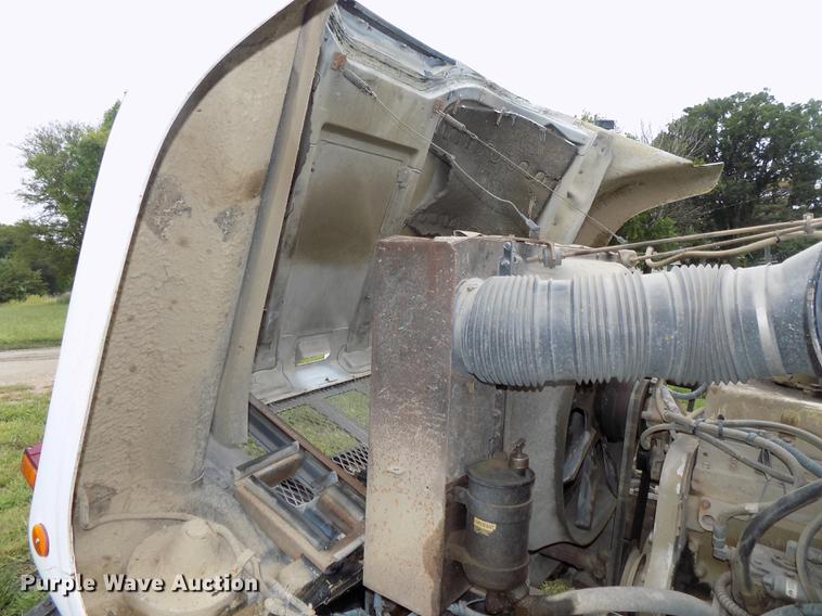 image for item DB8614 1987 International 2574 ready mix truck