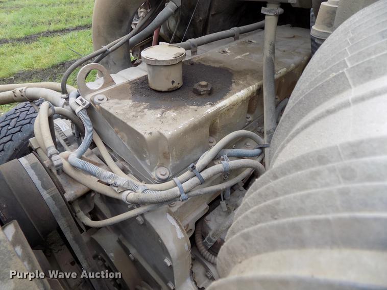 image for item DB8614 1987 International 2574 ready mix truck