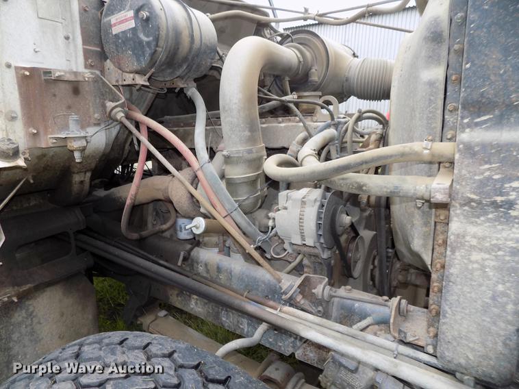 image for item DB8614 1987 International 2574 ready mix truck