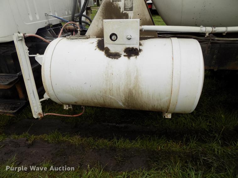 image for item DB8614 1987 International 2574 ready mix truck