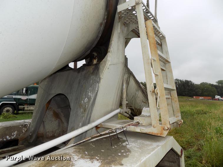 image for item DB8614 1987 International 2574 ready mix truck