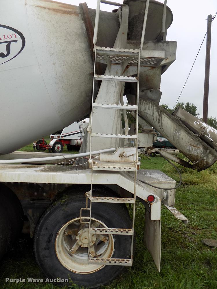 image for item DB8614 1987 International 2574 ready mix truck