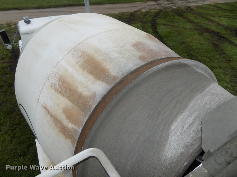 image for item DB8614 1987 International 2574 ready mix truck