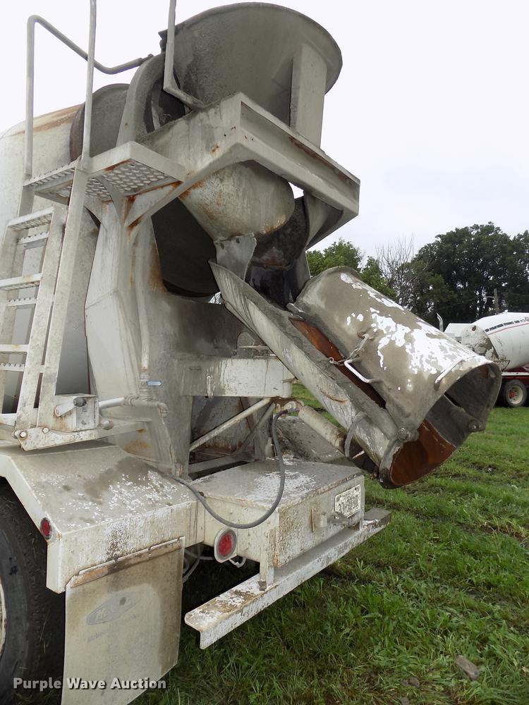 image for item DB8614 1987 International 2574 ready mix truck