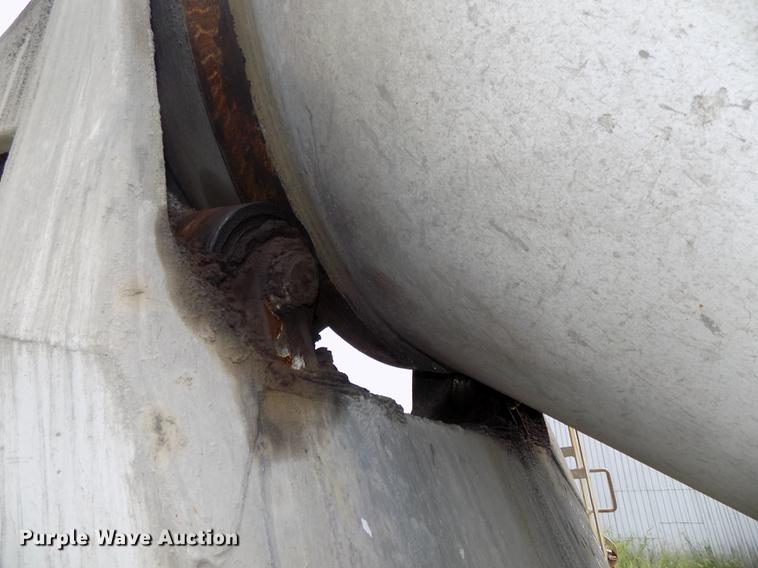 image for item DB8614 1987 International 2574 ready mix truck