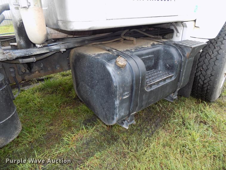 image for item DB8614 1987 International 2574 ready mix truck