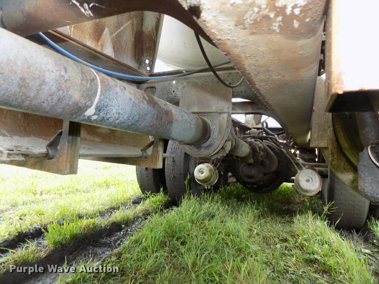 image for item DB8614 1987 International 2574 ready mix truck