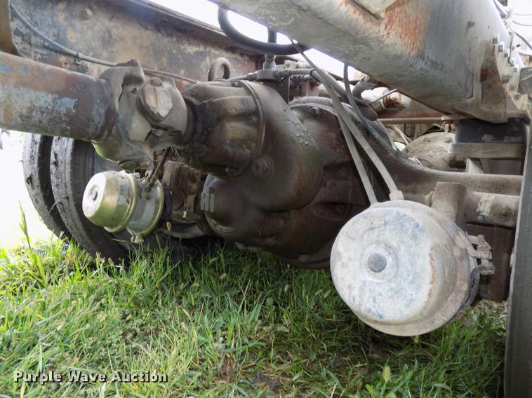 image for item DB8614 1987 International 2574 ready mix truck