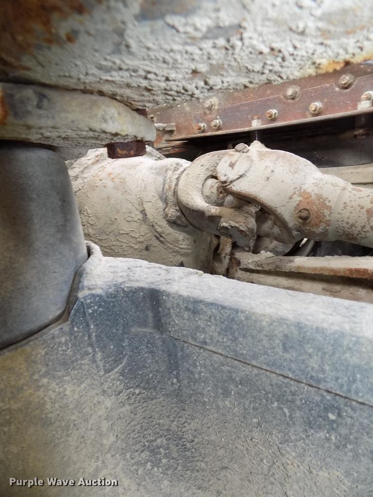 image for item DB8614 1987 International 2574 ready mix truck