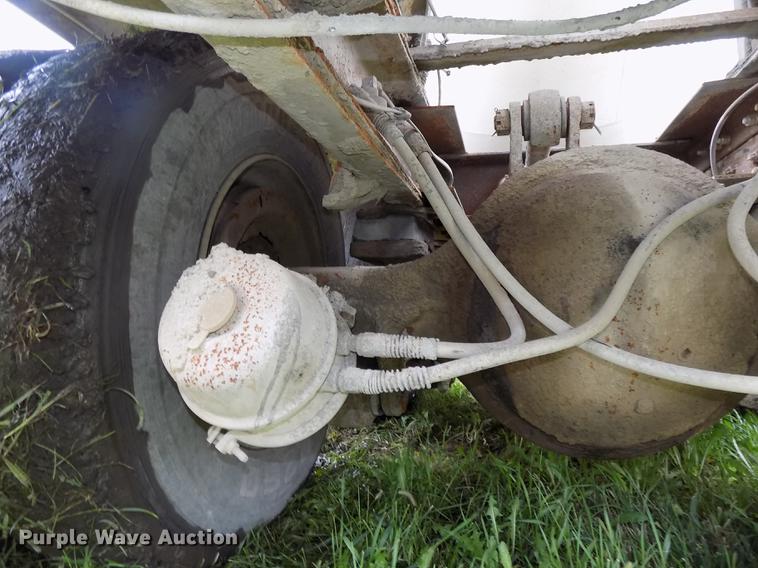 image for item DB8614 1987 International 2574 ready mix truck