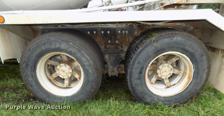 image for item DB8614 1987 International 2574 ready mix truck