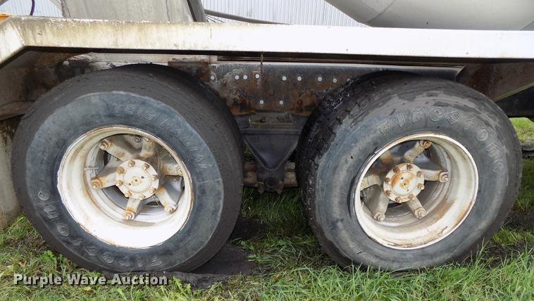 image for item DB8614 1987 International 2574 ready mix truck