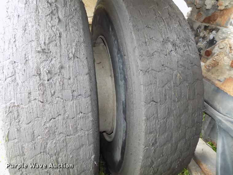 image for item DB8614 1987 International 2574 ready mix truck