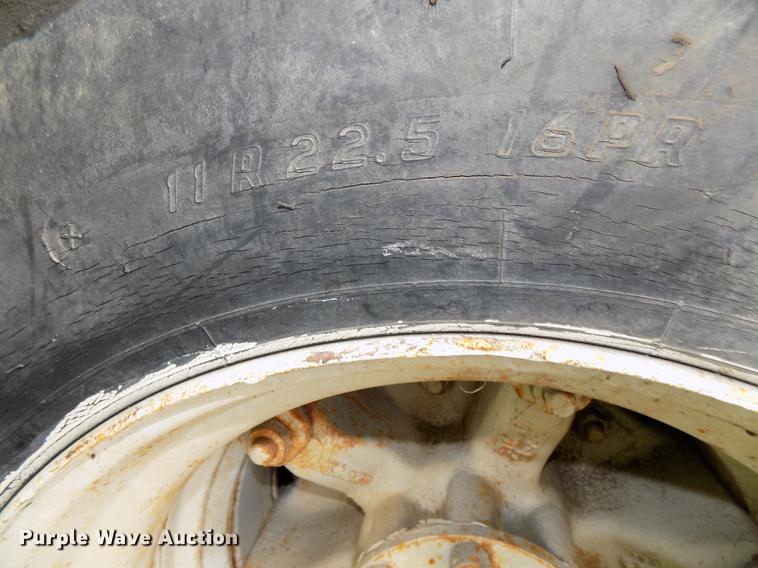 image for item DB8614 1987 International 2574 ready mix truck