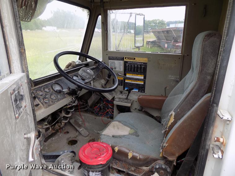 image for item DB8617 1994 Oshkosh S2146 ready mix truck