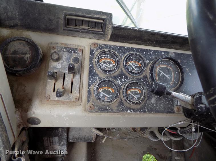 image for item DB8617 1994 Oshkosh S2146 ready mix truck