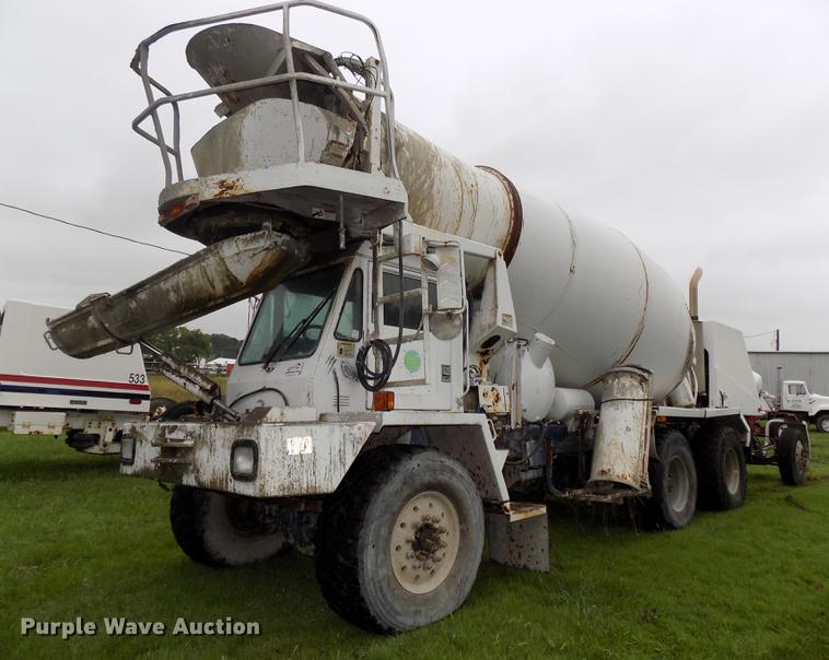 image for item DB8618 1996 Oshkosh S2146 ready mix truck