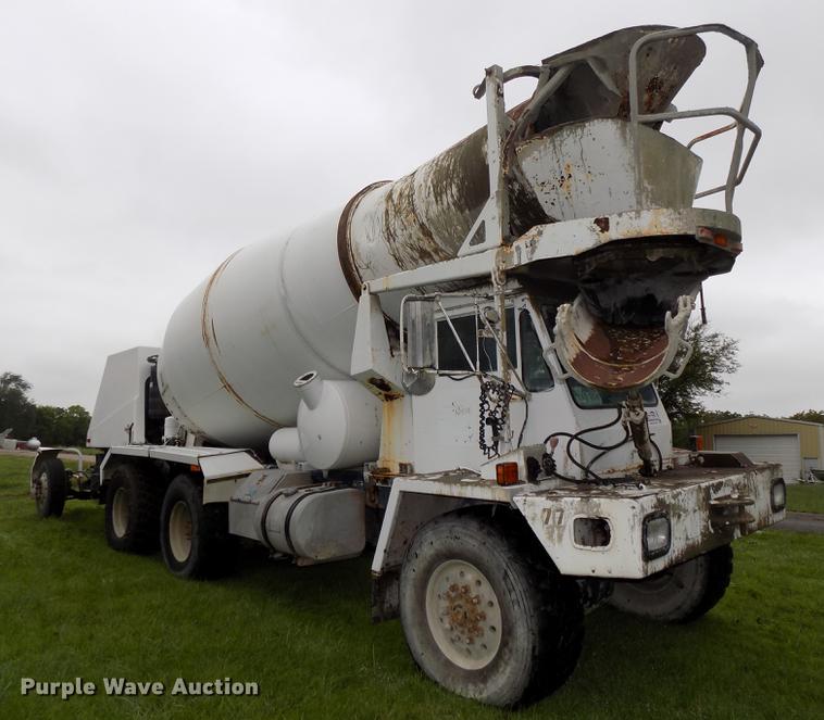 image for item DB8618 1996 Oshkosh S2146 ready mix truck