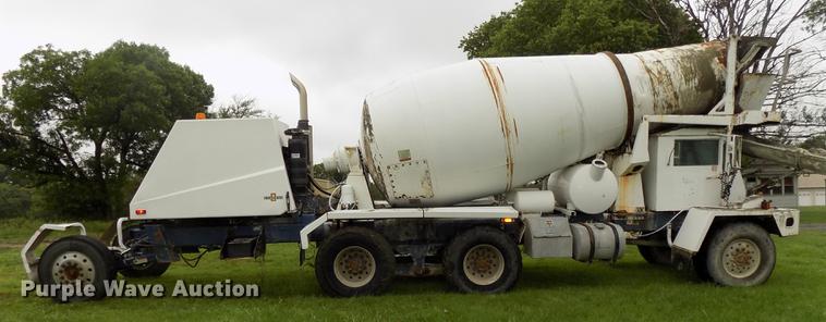 image for item DB8618 1996 Oshkosh S2146 ready mix truck