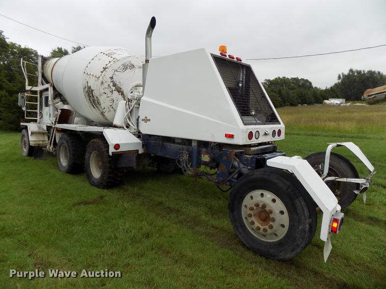 image for item DB8618 1996 Oshkosh S2146 ready mix truck