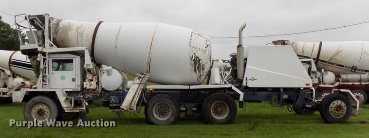 image for item DB8618 1996 Oshkosh S2146 ready mix truck