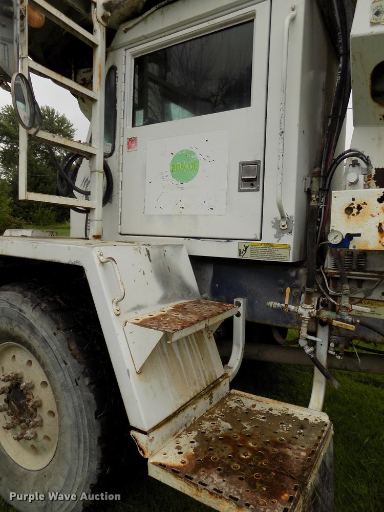 image for item DB8618 1996 Oshkosh S2146 ready mix truck