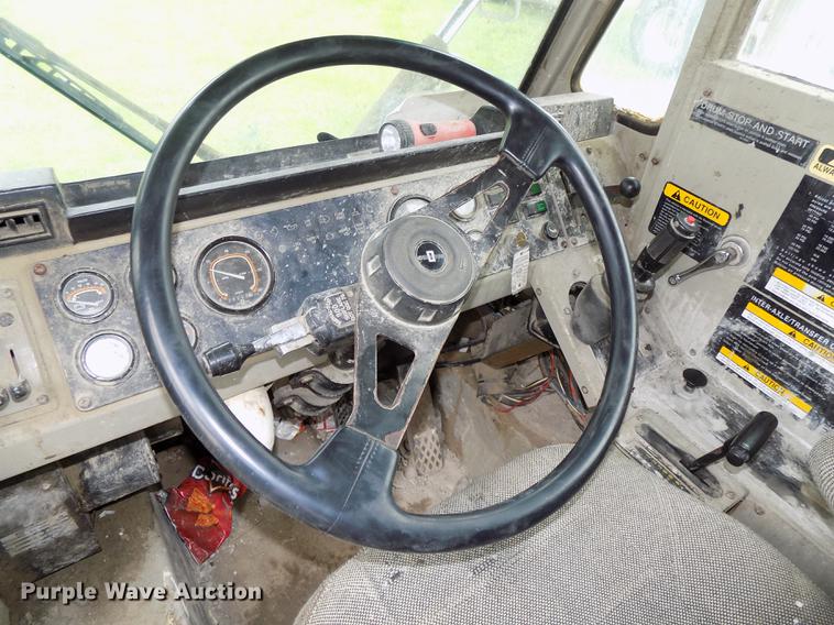 image for item DB8618 1996 Oshkosh S2146 ready mix truck