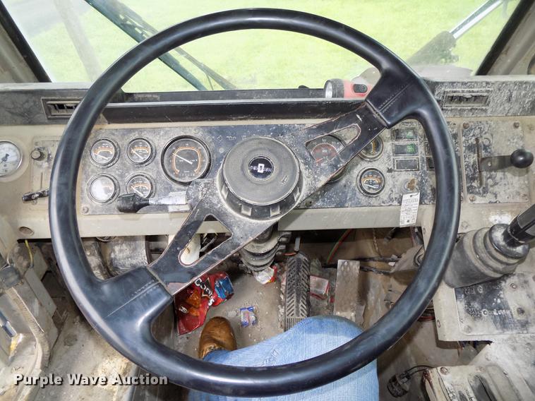 image for item DB8618 1996 Oshkosh S2146 ready mix truck