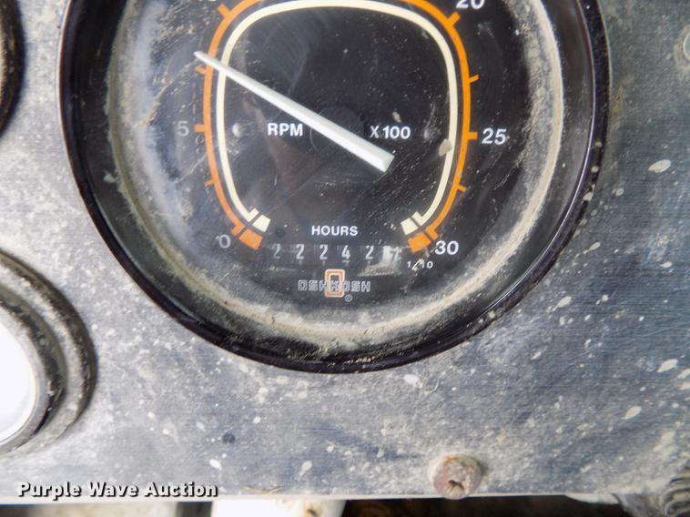 image for item DB8618 1996 Oshkosh S2146 ready mix truck